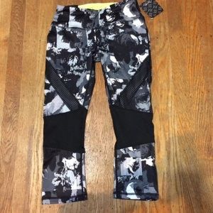 Army Camo Capri Leggings